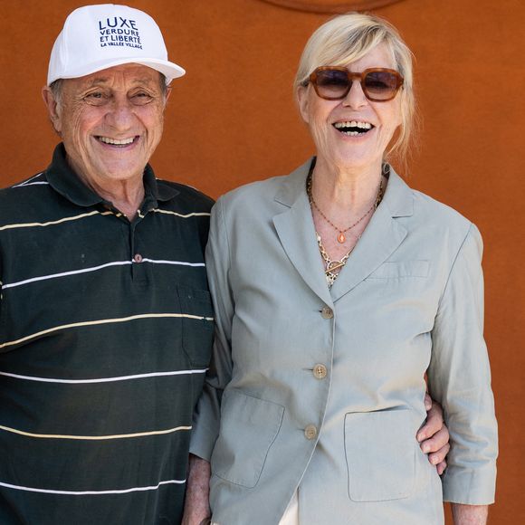 Chantal Ladesou et son mari Michel Ansault au village lors des Internationaux de France de Tennis de Roland Garros 2026. Paris, le 1er juin 2026. © Jacovides / Moreau / Bestimage