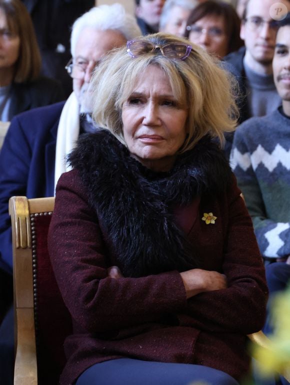 Clémentine Célarié lors du lancement de 'Une Jonquille contre le cancer' à Paris le 12 Mars 2024. © Denis Guignebourg/Bestimage