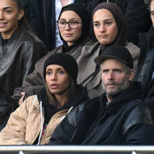 "On est très cool. Il y a de la tendresse, de l'amour, mais on sait ne pas être ensemble. C'est une vie sereine, légère, et on ne s'ennuie jamais.", avait-elle confié à "Paris Match".

Sonia Rolland et son mari Guillaume Gabriel en tribunes lors du match de football Ligue 1 Uber Eats opposant le Paris Saint-Germain (PSG) à l'OGC Nice (1-0) au Parc des Princes à Paris, France, le 1er novembre 2025. © Lionel Urman/Bestimage