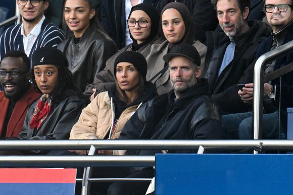 "On est très cool. Il y a de la tendresse, de l'amour, mais on sait ne pas être ensemble. C'est une vie sereine, légère, et on ne s'ennuie jamais.", avait-elle confié à "Paris Match".

Sonia Rolland et son mari Guillaume Gabriel en tribunes lors du match de football Ligue 1 Uber Eats opposant le Paris Saint-Germain (PSG) à l'OGC Nice (1-0) au Parc des Princes à Paris, France, le 1er novembre 2025. © Lionel Urman/Bestimage
