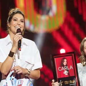 Exclusif - Laury Thilleman et La chanteuse Carla (Carla Lazzari) -  Scène - Enregistrement de l'émission "Tous ensemble pour la musique" pour la fête de la musique 2020 à l'AccorHotels Arena à Paris le 18  juin 2020.

© Cyril Moreau / Veeren Ramsamy / Bestimage
