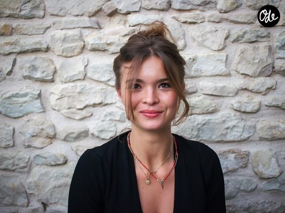 Si la jeune femme crève l'écran, sa sœur jumelle Lily mène elle aussi une carrière de comédienne.

Alice Cornillac, Instagram