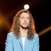 Une icône de la chanson française s'est fait voler un bien précieux, Julien Doré arrange la situation : "C'est Bibi qui offre, c'est normal"