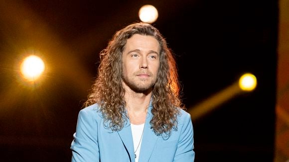 Une icône de la chanson française s'est fait voler un bien précieux, Julien Doré arrange la situation : "C'est Bibi qui offre, c'est normal"