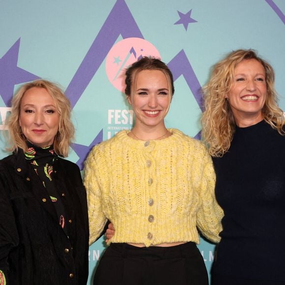 Alexandra Lamy, Chloé Jouannet, Audrey Lamy - 27e Festival international du film de comédie de l'Alpe d'Huez, le 17 janvier 2024. © Dominique Jacovides/Bestimage