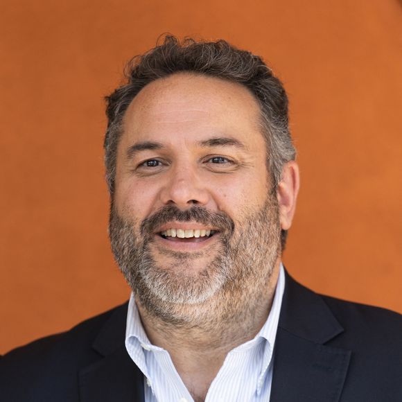 Dès la rentrée, sa matinale sera prolongée jusqu'à 10 heures, raison pour laquelle TF1 a décidé de tirer un trait définitif sur "Téléshopping".

Bruce Toussaint au village lors des Internationaux de France de Tennis de Roland Garros 2025. Paris, le 30 mai 2025.  © Moreau / Jacovides / Bestimage