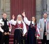 La princesse Mette-Marit a été contrainte d'annuler ses engagements.

La princesse héritière Mette-Marit, le prince héritier Haakon, la princesse Ingrid Alexandra et le prince Sverre Magnus accueillent le défilé d'enfants d'Asker à l'occasion des célébrations de la Fête nationale norvégienne, au domaine de Skaugum, près d'Oslo, en Norvège. © Dana Press / Bestimage
