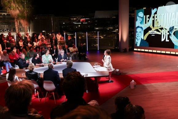 et, l'animateur a partagé les sentiments de son ancienne acolyte à l'idée de prendre les commandes du 20 heures de France 2 tout prochainement. 

Exclusif - Jean Imbert, Lea Salamé, Paul de Saint Sernin, Malou Khebizi, Agathe Riedinger, Christophe Dechavanne, Pierre Lescure, Charlotte Dhenaux, Pierre-Antoine Capton, Philippe Caverivière sur le plateau de l'émission "Quelle Epoque!" lors du 77ème Festival International du Film de Cannes le 18 mai 2024. © Jack Tribeca / Bestimage