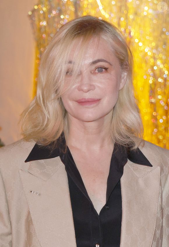 Emmanuelle Béart, marraine de l'événement - Le Comité du Faubourg Saint-Honoré dévoile les décorations et illuminations de Noël de ses rues à l'occasion de son emblématique "Winter Time" A Paris, mardi 26 novembre 2024. Christophe Aubert via Bestimage