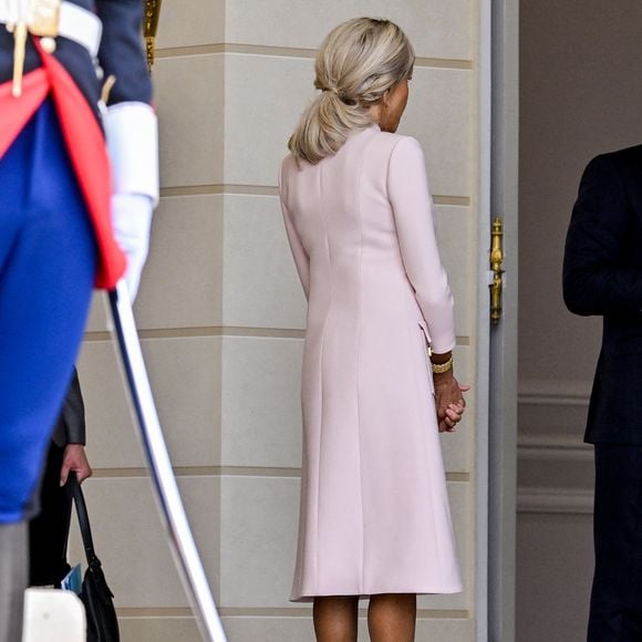 Le président français Emmanuel Macron et sa femme, la Première dame Brigitte Macron, reçoivent le roi et la reine de Jordanie au palais présidentiel de l'Élysée à Paris, France, le 17 septembre 2026. © Christian Liewig/Bestimage
