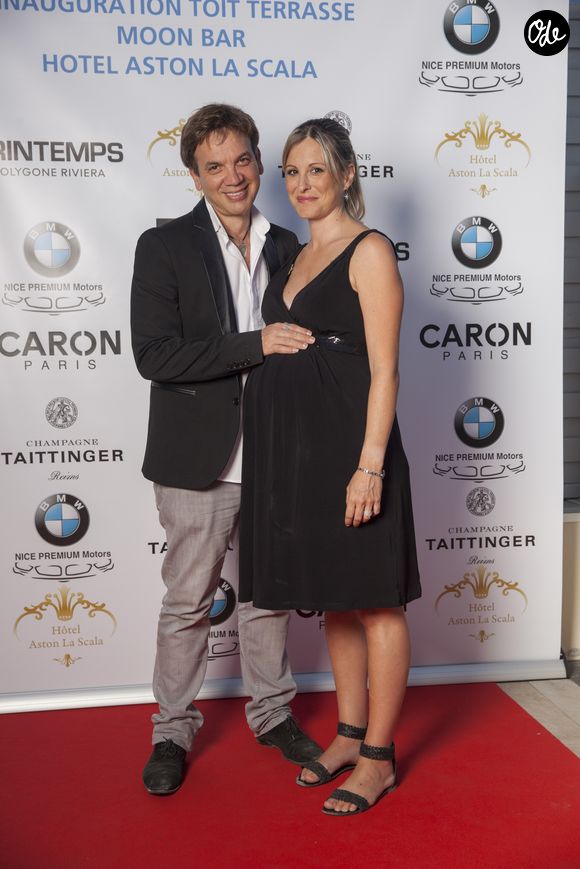 Exclusif - Jean-Félix Lalanne et sa femme Caroline enceinte - Soirée d'inauguration du toit terrasse de l'hôtel Aston La Scala pendant la 20ème édition du festival du livre de Nice, le 3 juin 2017. © LMS/Bestimage