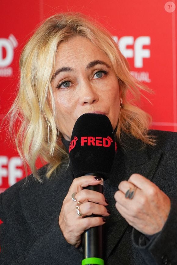 Emmanuelle Beart participe à une interview avec Fred Film Radio pour le film Un silence si bruyant pendant le 42e Festival du film de Turin 2024 le 24 novembre 2024 à Turin, Italie. (Lucia Sabatelli / Bestimage).