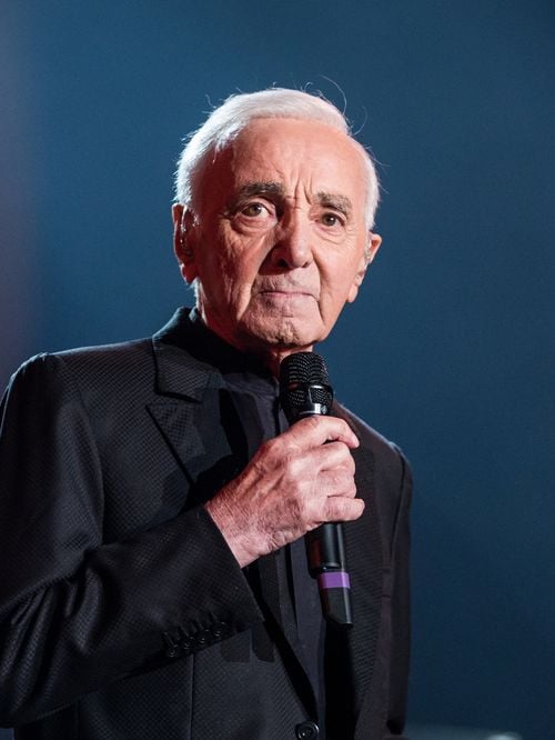 Charles Aznavour : le coup de génie méconnu du chanteur dans l’édition musicale française, entre héritage artistique et stratégie patrimoniale