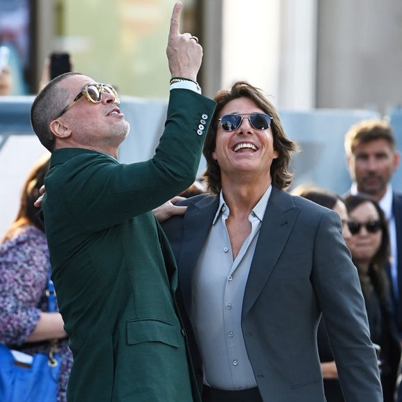 C'est d'ailleurs aux Alcooliques Anonymes qu'il a rencontré Dax Shepard, lui-même addict.

Brad Pitt et Tom Cruise à la première européenne du film F1 au Cineworld de Leicester Square à Londres, le 23 juin 2025. 

Photo : Justin Goff / GoffPhotos / Bestimage