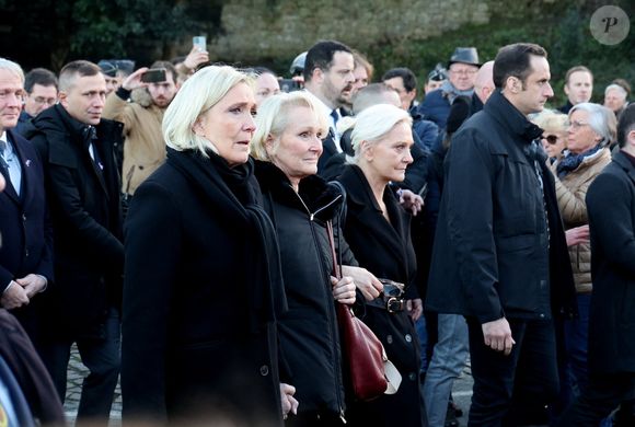 Marine Le Pen, Yann Le Pen, Marie-Caroline Le Pen - Sortie du clan Le Pen aux obsèques de Jean-Marie Le Pen en l'église Saint-Joseph à la Trinité-sur-Mer le 11 janvier 2025. © Dominique Jacovides / Guillaume Collet / Bestimage