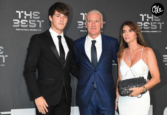 Leur fils unique Dylan naît en mai 1996.

Didier Deschamps, son épouse Claude et son fils Dylan arrivent à la cérémonie des Best FIFA Football Awards au Royal Festival Hall, à Londres, au Royaume-Uni. Photo de Christian Liewig/ABACAPRESS.COM