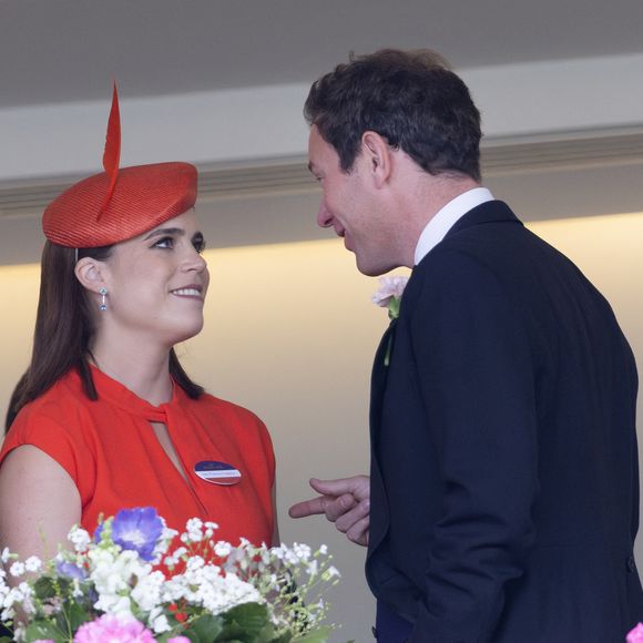 Eugenie a également expliqué que le nom de sa fille faisait écho à l'histoire anglaise et portugaise, deux pays que le couple considère comme ses foyers.

La princesse Eugenie d'York et son époux Jack Brooksbank lors de la cinquième et dernière journée du Royal Ascot, à l'hippodrome d'Ascot, dans le Berkshire, le 21 juin 2025.

© GOFF  / BESTIMAGE