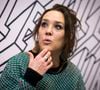 À l’occasion d’une interview accordée au "Parisien", Zaz a pu en dire plus sur son mari et ce combat qu’ils ont mené main dans la main.

La chanteuse française ZAZ (Isabelle Geffoy) s'entretient avec des journalistes lors d'une interview pour l'Agence de presse tchèque avant le concert Effet Miroir à Prague, en République tchèque. Photo de Katerina Sulova/CTK Photo/ABACAPRESS.COM