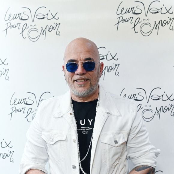 Exclusif - Pascal Obispo - Photocall lors du concert "Leurs voix pour l'espoir" diffusé le 5 juillet en prime sur C8, à l'Olympia à Paris le 11 mars 2024.
© Bellak / Perusseau / Bestimage