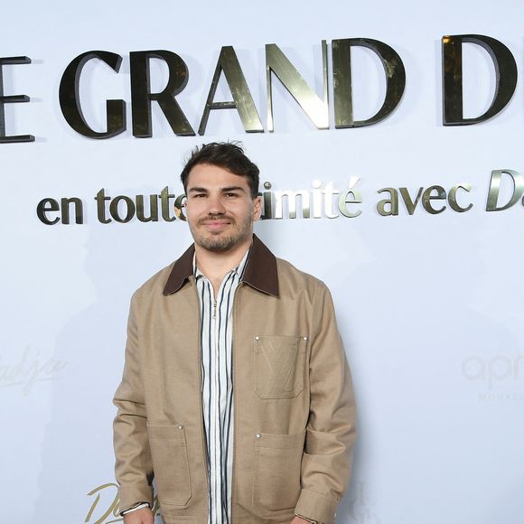 Antoine Dupont au photocall du Grand Dîner en toute intimité avec Dadju sur la plage de l'hôtel Carlton en marge du 78ème Festival International du Film de Cannes, France, le 17 mai 2025. © Lionel Urman/Bestimage