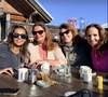 Si Karine Le Marchand ne précise pas où elle se trouve, on trouve cette information sur le compte Instagram de son amie Karin Rudnicki-Schlumberger.

Karine Le Marchand en vacances au ski