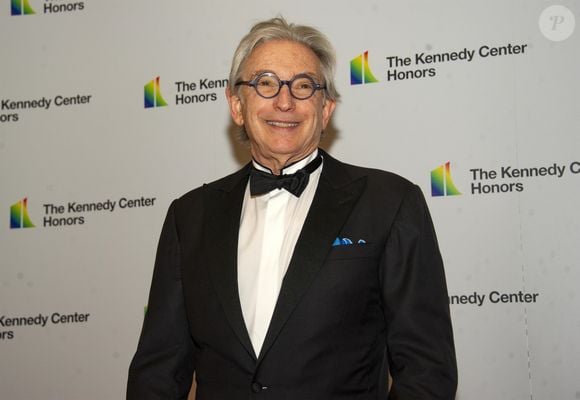Michael Tilson Thomas, aussi appelé MTT, était un célèbre compositeur américain et ex-directeur musical de l’Orchestre symphonique de San Francisco

Michael Tilson Thomas à Washington D.C, le 7 décembre 2019.

Photo : Backgrid USA / Bestimage