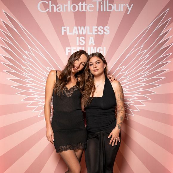 Déjà ambassadrice de Miu Miu, Louane est devenue le visage d’une nouvelle campagne Charlotte Tilbury.

Bella Tilbury, Louane Emera au photocall du dîner intimiste organisé par Charlotte Tilbury dans le cadre de l'événement AFF à Paris, France, le 15 septembre 2026. © Pierrick Rocher/BFA.com/Backgrid/Bestimage