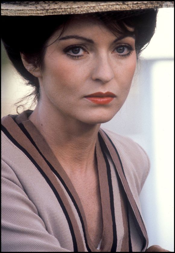 Archives : Marie-France Pisier sur le tournage "Chanel Solitaire" en 1980 - Archive Portrait  AGENCE / BESTIMAGE