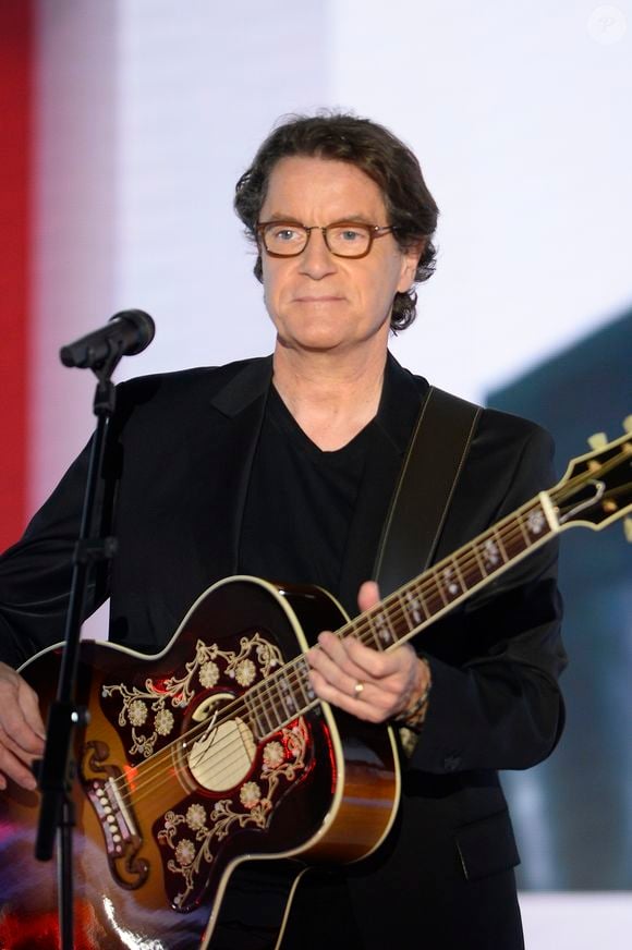 Francis Cabrel - Enregistrement de l'émission "Vivement Dimanche" à Paris le 04 novembre 2015. © Coadic Guirec / Bestimage