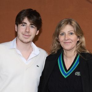 Le fils aîné de Patrick Bruel et Amanda Sthers vient de fêter son anniversaire.
Amanda Sthers et son fils Oscar Bruel au village (night session) lors des Internationaux de France de tennis de Roland Garros, à Paris, France. © Jacovides-Moreau/Bestimage
