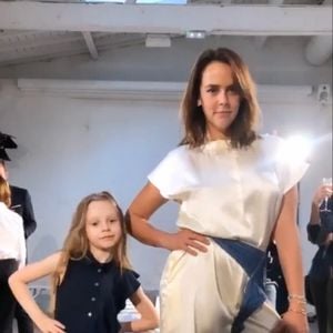 En 2019, Pauline lançait officiellement sa marque baptisée Alter Designs.

Image de la story Instagram de Pauline Ducruet, avec sa petite soeur Linoué, fille de Daniel Ducruet, à l'occasion du défilé de la première collection de sa marque de vêtements Alter Designs, printemps-été 2020, à La Cartonnerie à Paris le 18 juin 2019.
