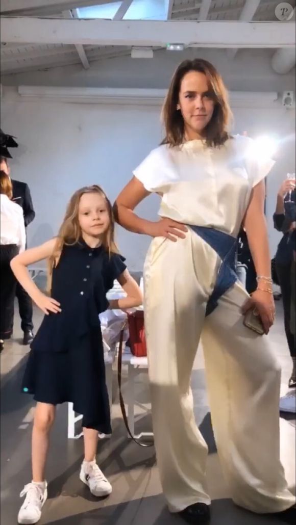 En 2019, Pauline lançait officiellement sa marque baptisée Alter Designs.

Image de la story Instagram de Pauline Ducruet, avec sa petite soeur Linoué, fille de Daniel Ducruet, à l'occasion du défilé de la première collection de sa marque de vêtements Alter Designs, printemps-été 2020, à La Cartonnerie à Paris le 18 juin 2019.