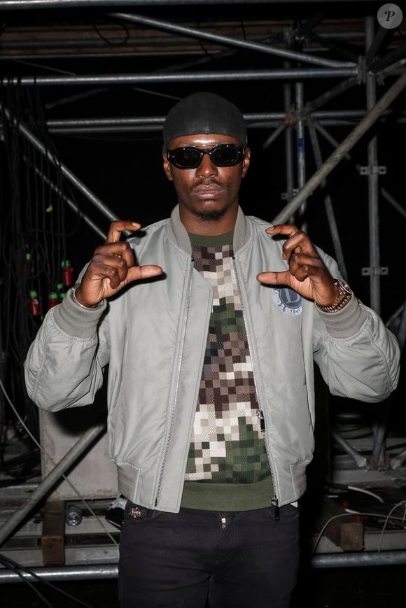 L'artiste numéro un des ventes d'albums en France depuis deux ans repose donc en paix dans un lieu symbolique pour lui


Exclusif - Werenoi - Backstage lors de l'enregistrement de l'émission "La fête de la Musique" à Reims le 21 juin et diffusée le 22 juin à 21h10 sur France 2 et sur France.tv. 
© Jack Tribeca / Jeremy Melloul / Bestimage