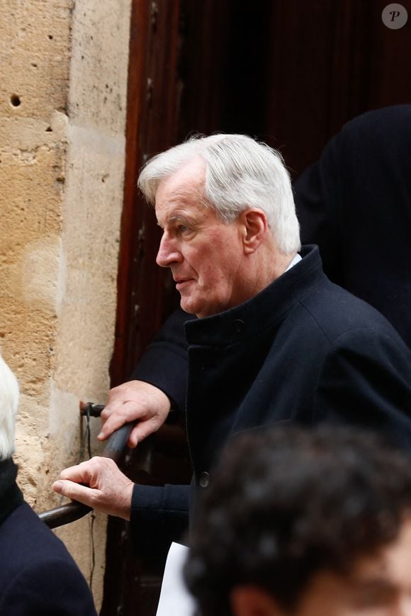 A l'instar de Michel Barnier, Édouard Balladur ou même Pierre Jean-Chalençon pour ne citer qu'eux...

Exclusif - Michel Barnier - Obsèques d'Alain Pompidou en l'église Saint-Louis-en-l'Île à Paris, le 18 décembre 2024. 
© Christophe Clovis / Bestimage