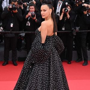 Irina Shayk assiste à la projection de Partir Un Jour et à la cérémonie d'ouverture du 78ème Festival de Cannes à Cannes, France. 13 mai 2025. Photo de Doug Peters/PA Wire/ Abaca.