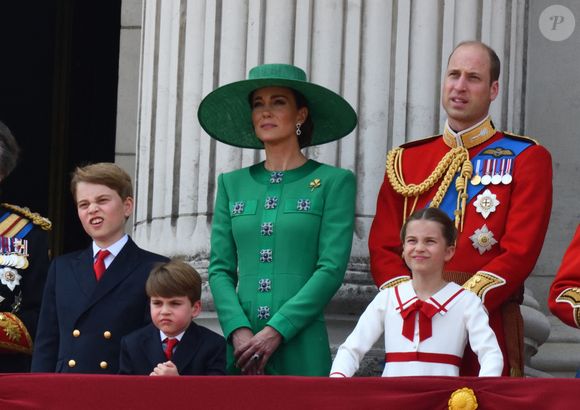Le prince George, le prince Louis, la princesse Charlotte, Kate Catherine Middleton, princesse de Galles, le prince William de Galles - La famille royale d'Angleterre sur le balcon du palais de Buckingham lors du défilé "Trooping the Colour" à Londres. Le 17 juin 2023. (AGENCE / BESTIMAGE).