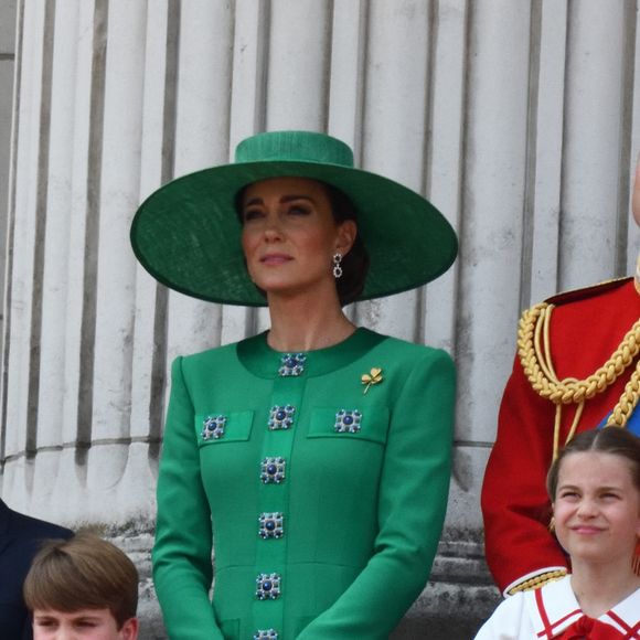Le prince George, le prince Louis, la princesse Charlotte, Kate Catherine Middleton, princesse de Galles, le prince William de Galles - La famille royale d'Angleterre sur le balcon du palais de Buckingham lors du défilé "Trooping the Colour" à Londres. Le 17 juin 2023. (AGENCE / BESTIMAGE).