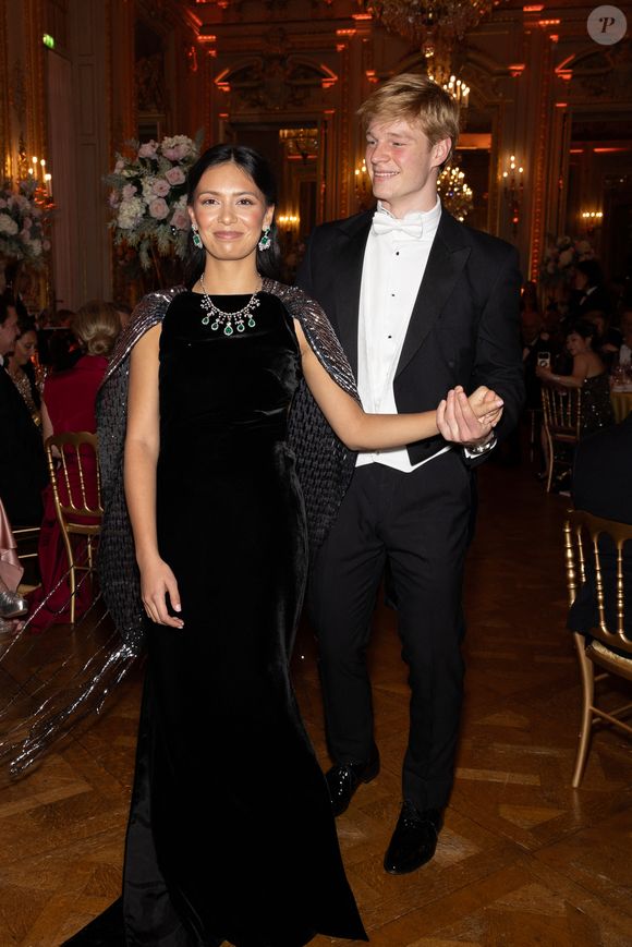 Exclusif - Alexandra Moxey (robe Lanvin ) et son cavalier Sebastian Corso - Défilé au Bal 2025 des débutantes à l’hôtel Shangri-La Paris le 29 novembre 2025. Le Bal / Moreau / Borde / Bestimage