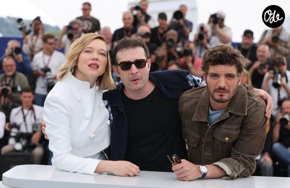 Niels Schneider, Arthur Harari, Léa Seydoux - Photocall du film "L'Inconnue" lors du 79ème Festival International du Film de Cannes, le 19 mai 2026.
© Jacovides/Moreau/Bestimage