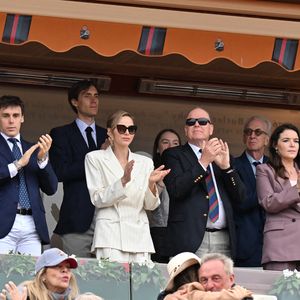 Louis Ducruet et sa femme Marie, La princesse Alexandra de Hanovre et son fiancé Ben-Sylvester Strautmann, La princesse Charlène de Monaco, le prince Albert II de Monaco, Mélanie-Antoinette de Massy (présidente de la fédération monégasque de tennis), Charlotte Casiraghi, Pauline Ducruet - La famille princière assiste à la finale du Rolex Monte-Carlo Masters au Monte-Carlo Country Club de Monaco le 12 avril 2026
© Bruno Bebert / Bestimage