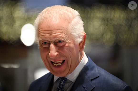 Le roi Charles III d'Angleterre en visite au marché de Noël de Battersea Power Station à Londres, le 12 décembre 2024.

Photo : Justin Tallis / Pool / Bestimage
