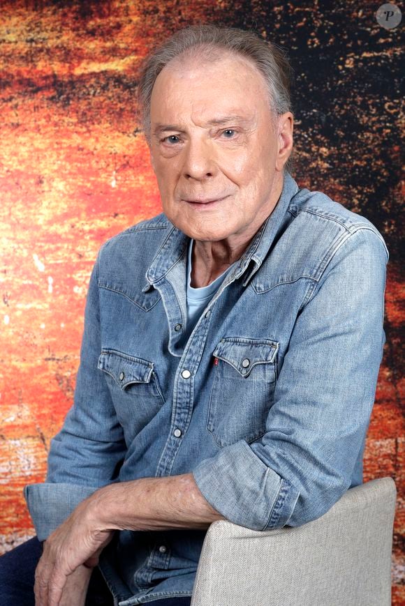 Exclusif - Portrait d'Herbert Léonard à Paris, le 8 octobre 2024.
© Cédric Perrin/Bestimage