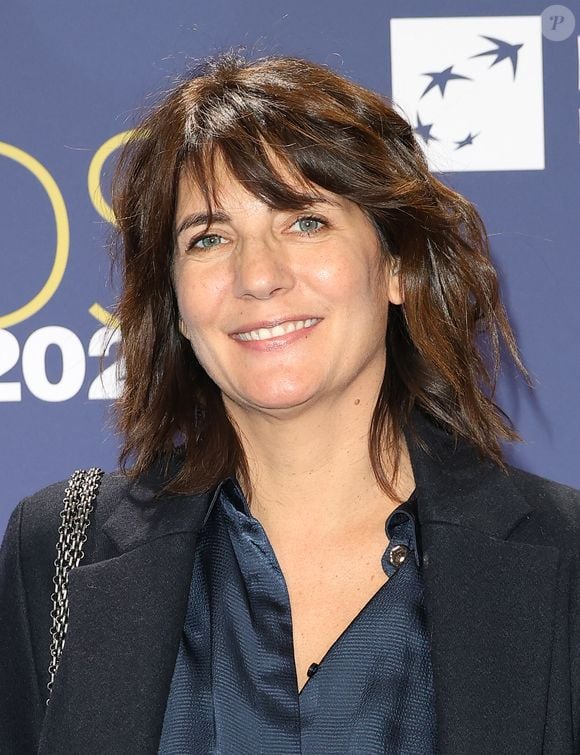 Dès qu'elle le peut, Estelle Denis parcourt 800 kilomètres pour rejoindre Marc Thiercelin dans cette maison de rêve.

Estelle Denis aux "BFM Awards" à la Pyramide du Louvre à Paris, le 5 décembre 2023. 

Photo : Coadic Guirec / Bestimage