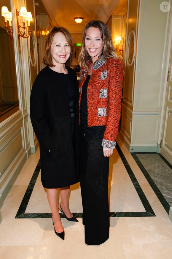 Info - Nathalie Baye, hospitalisée pour une infection broncho-pulmonaire - Nathalie Baye et sa fille Laura Smet - Soirée des "Révélations César 2015" à l'hôtel Meurice à Paris le 12 janvier 2015. (no web - online pour suisse et Belgique)