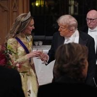 Kate Middleton, en robe longue brodée en dentelle de Chantilly,  a sorti son accessoire favori pour le banquet avec le président américain