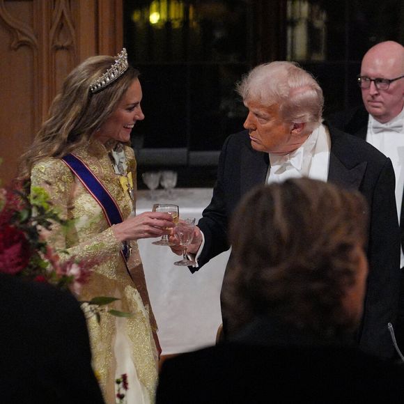 Un sans-faute pour Kate Middleton !

La princesse de Galles et le roi Charles III portent un toast au président américain Donald Trump après son discours lors du banquet d'État organisé pour le président américain et la première dame Melania Trump au château de Windsor, dans le Berkshire, au premier jour de leur deuxième visite d'État au Royaume-Uni. Photo by Yui Mok/PA Wire/ABACAPRESS.COM