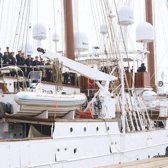 Le roi Felipe VI et la reine Letizia d'Espagne président les adieux du « Juan Sebastián de Elcano » avec l'Infante Leonor comme aspirante à Cadix le 11 janvier 2025 Zuma Press / Bestimage