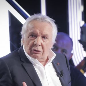 Exclusif - Michel Sardou sur le plateau de l'émission Touche pas à mon poste (TPMP) présentée en direct par C.Hanouna et diffusée sur C8 le 29 août 2022.

© Jack Tribeca / Bestimage