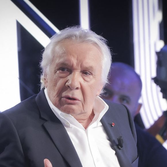 Exclusif - Michel Sardou sur le plateau de l'émission Touche pas à mon poste (TPMP) présentée en direct par C.Hanouna et diffusée sur C8 le 29 août 2022.

© Jack Tribeca / Bestimage