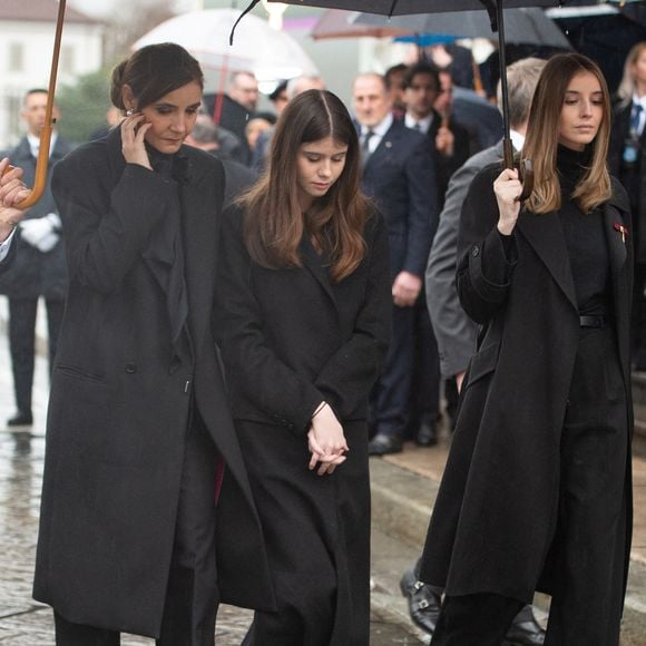 ou encore Luisa.

La princesse Clotilde Courau de Savoie, La princesse Luisa de Savoie, La princesse Vittoria de Savoie - Les funérailles du prince Victor Emmanuel de Savoie, fils du dernier roi d'Italie, en la cathédrale Saint-Jean-Baptiste de Turin, le 10 février 2004.
©SGP / BESTIMAGE